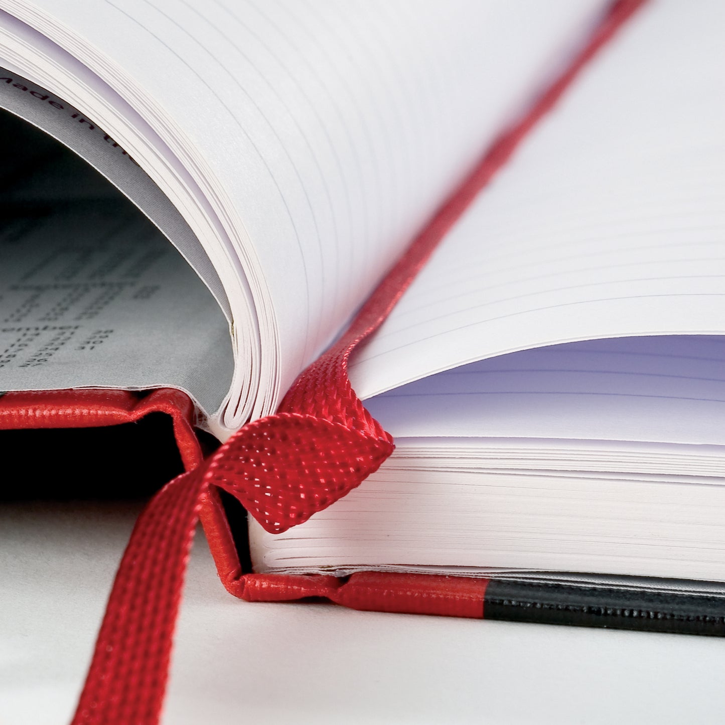 Oxford Black n' Red A4 notitieboek 96 blanco pagina's, stevige kaft - 3