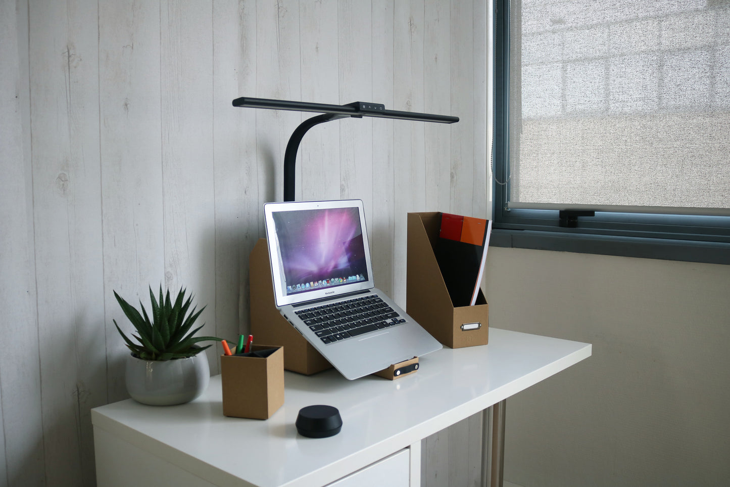 Unilux Strata Base LED Bureaulamp met Touchbediening en Draadloze Afstandsbediening - 9
