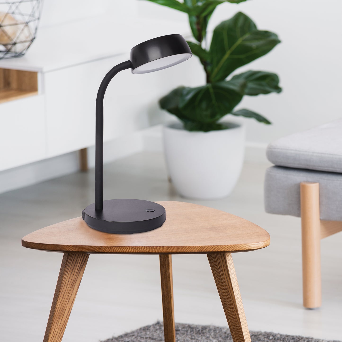 Bureaulamp MAUL Abby LED op voet zwart met 3.240 Lux lichtsterkte - 3