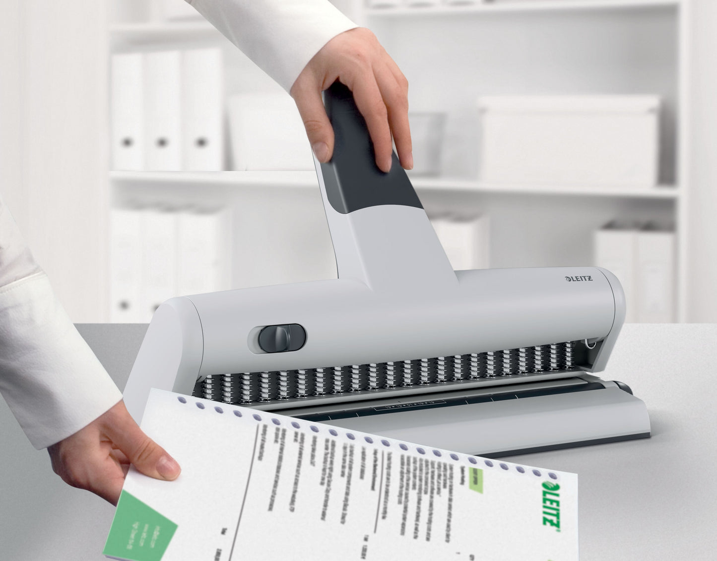Leitz Heavy Duty perforator 23-gaats, 15 vel capaciteit - 2