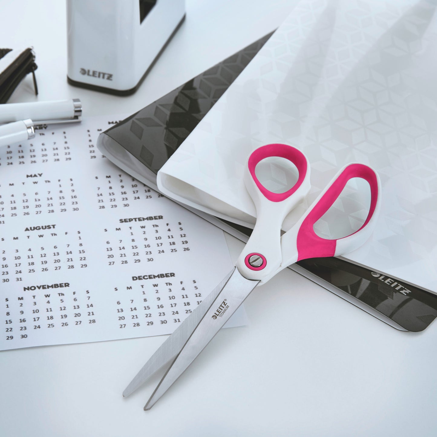 Leitz WOW Titanium 205mm roestvrijstalen schaar roze