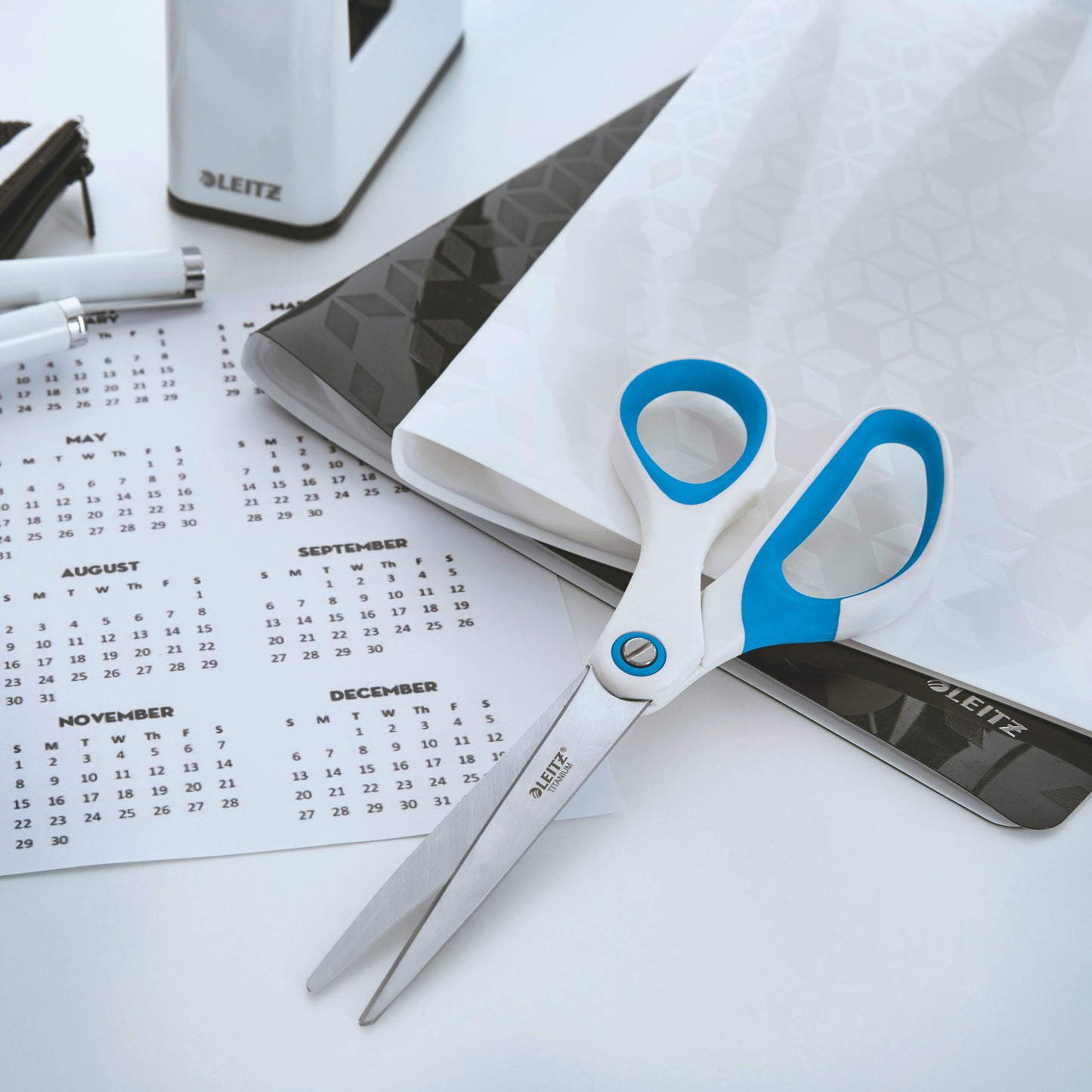 Leitz WOW Titanium Schaar 205mm blauw voor professioneel gebruik
