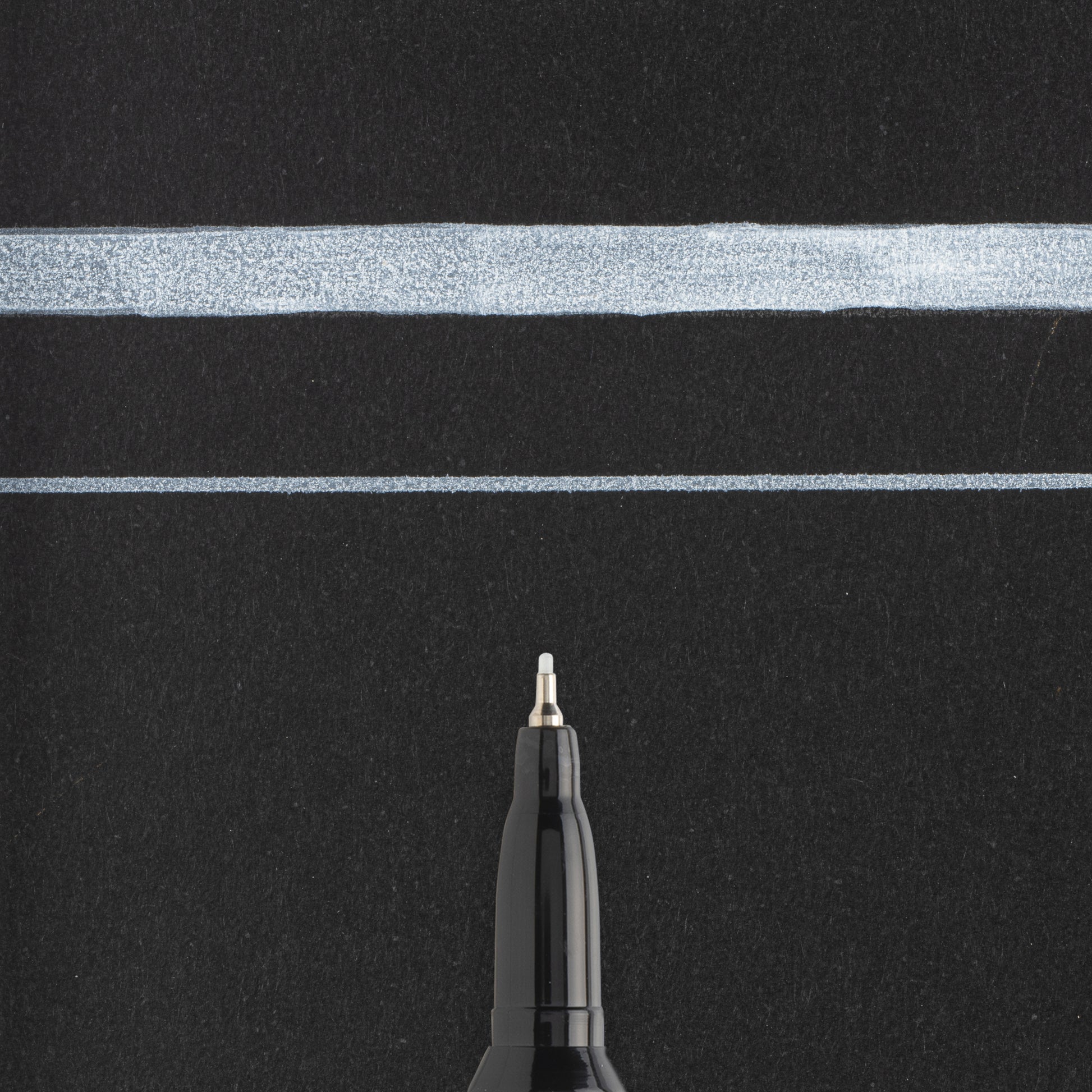 Sakura Pen-Touch EF Metallic Wit, Duidelijke Details - 3