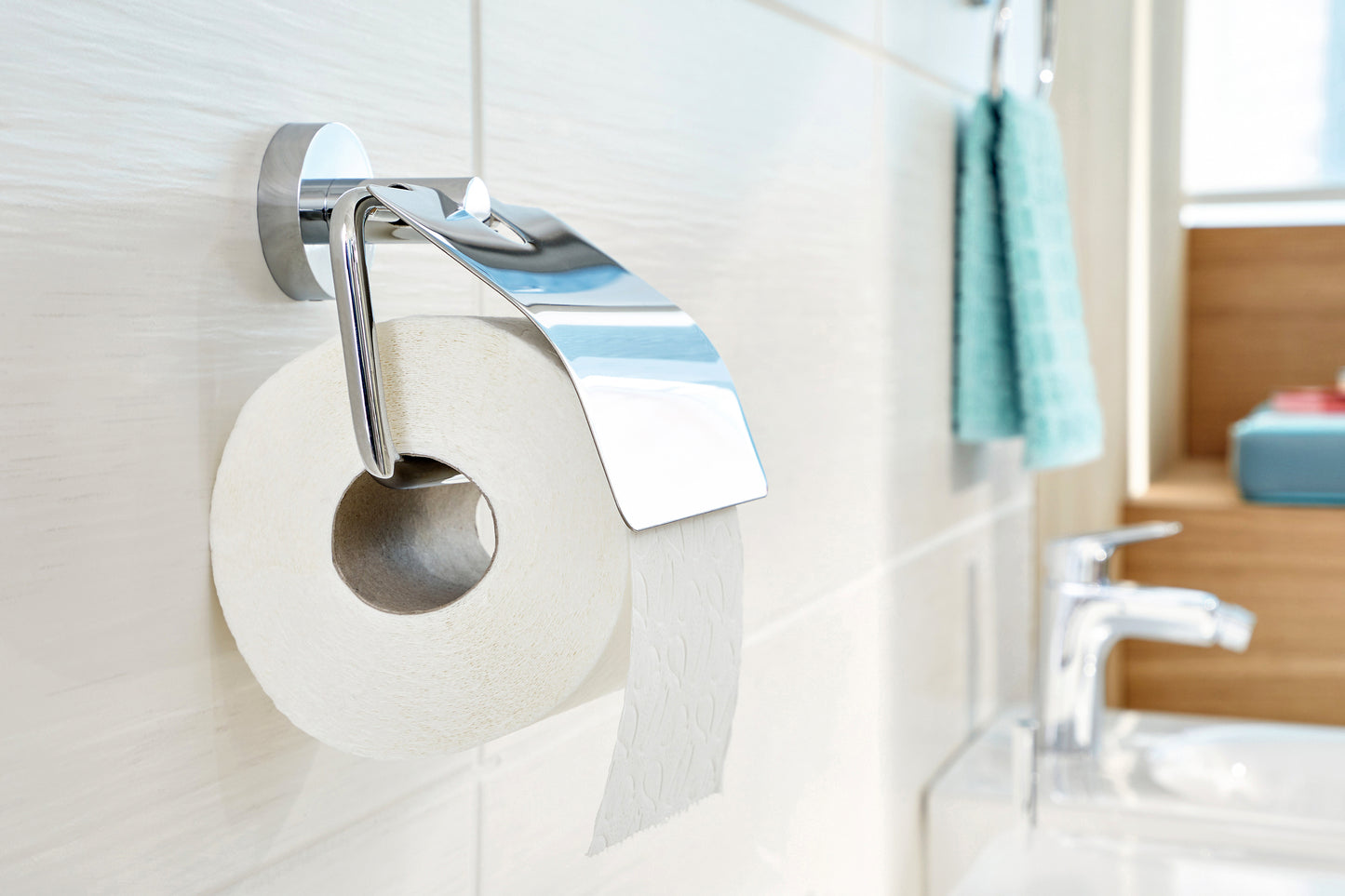 Toiletrolhouder met deksel tesa Smooz verchroomd rond design - 5