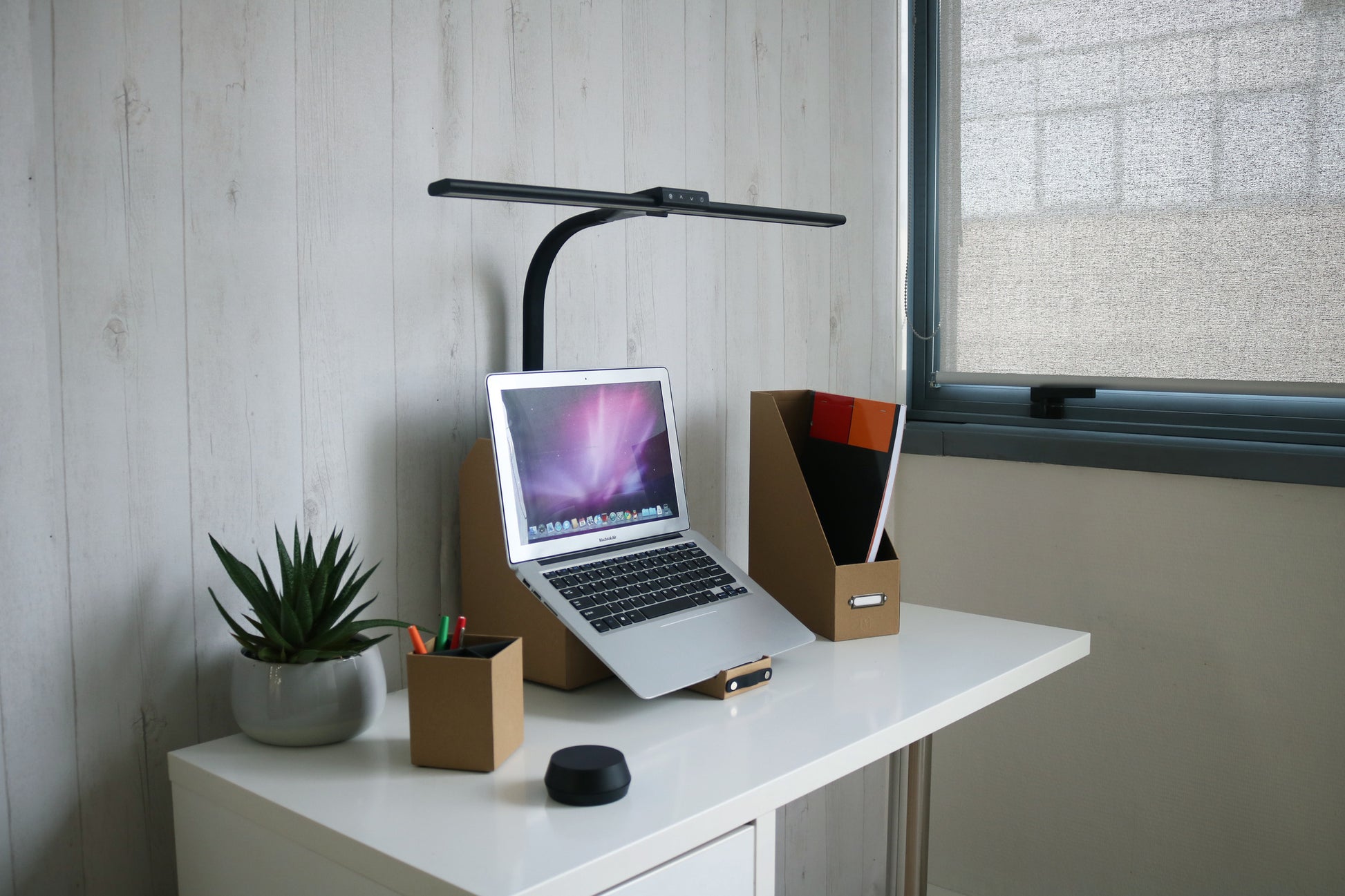 Unilux Strata Base LED Bureaulamp met Touchbediening en Draadloze Afstandsbediening - 9