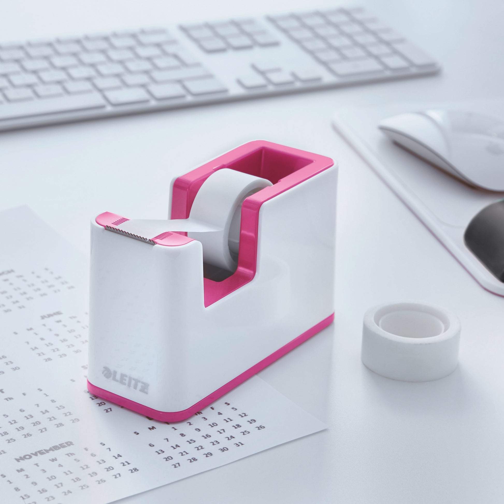 Leitz Wow Plakbandhouder Wit/Roze met 1 rol Magic Tape - 2